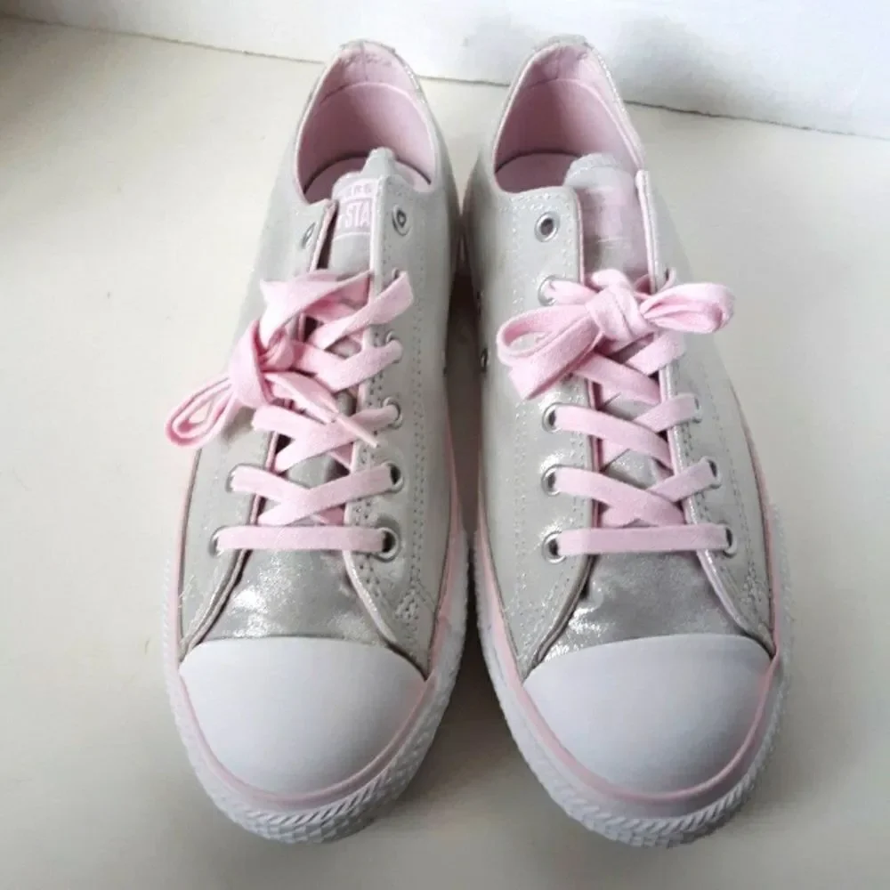 Converse Junior Big Girl Sneaker size 6